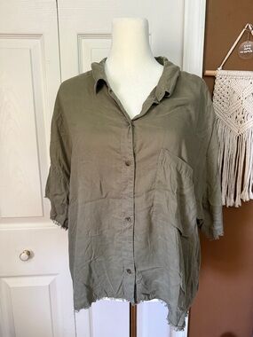 Cloth + Stone Anthropologie Lightweight Olive Button-Up Raw Hem Shirt / XL